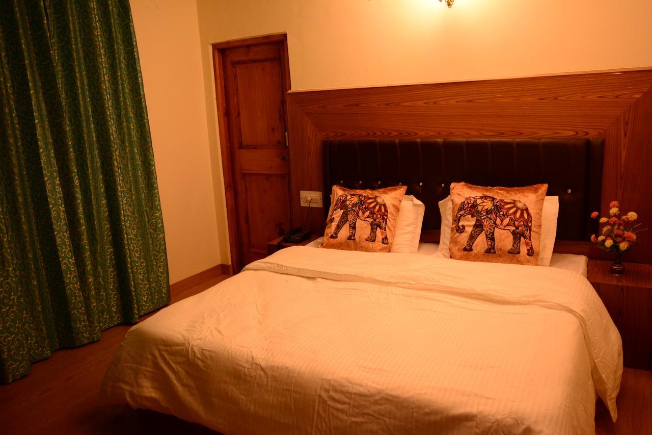 Bed and Breakfast Ambika Bliss Manāli Zewnętrze zdjęcie